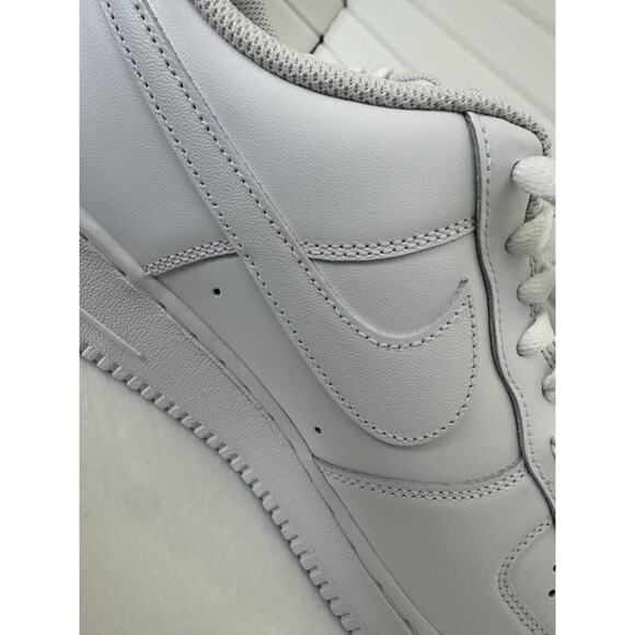 Nike Air Force 1 \'07 Triple White mens Size 8 CW2288-111 New Authentic main image 5